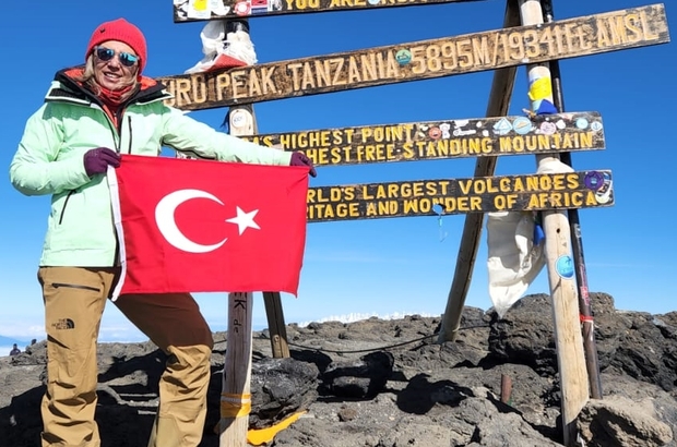 Kız çocuklarının eğitimi için Afrika'nın en yüksek dağı Kilimanjaro'ya tırmandı