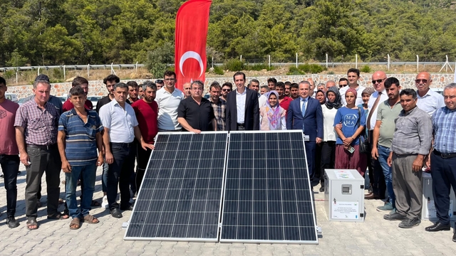Bozyazı'da göçer hayvancılık yapanlara güneş enerjisi paneli dağıtıldı