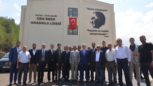 Yayladağı'nın ilk nitelikli lisesi törenle açıldı 