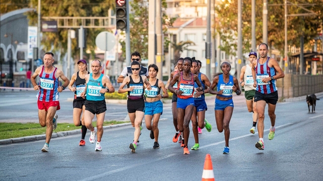İzmir'de 9 Eylül Yarı Maratonu günü