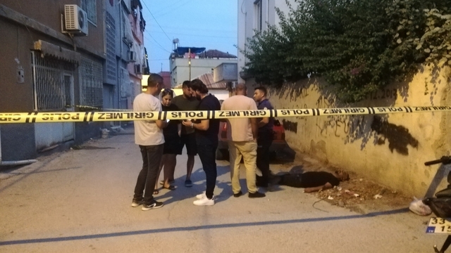 Eski sevgilinin öldürdüğü kadın toprağa verildi