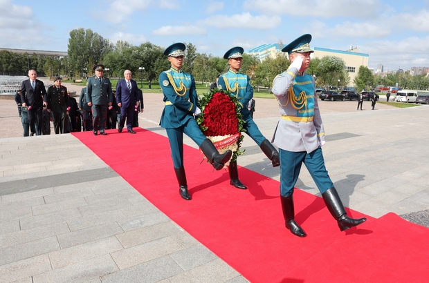 Milli Savunma Bakanı Güler, Kazakistan Savunma Bakanı Jaksilikov'u ziyaret etti