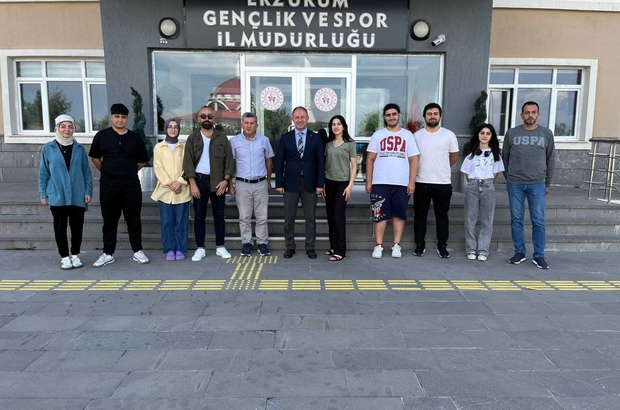 "Gülümseyin Geliyoruz" tiyatro ekibi deprem bölgesi için yola çıktı