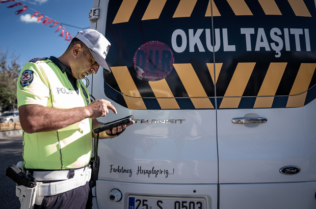 Erzurum'da polis ekiplerince okul servislerine yönelik denetim yapıldı