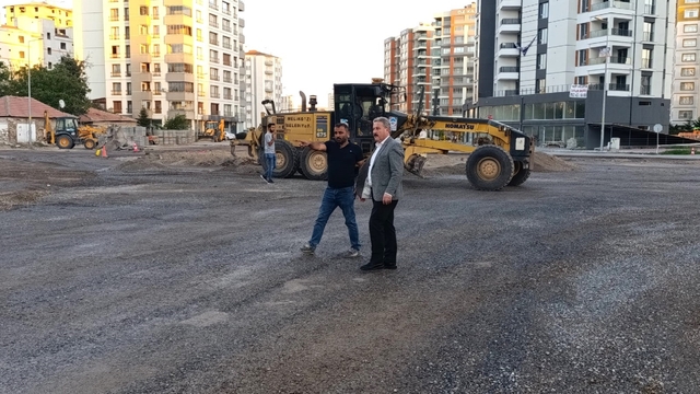 Başkan Palancıoğlu, kavşak ve yol çalışmasını inceledi