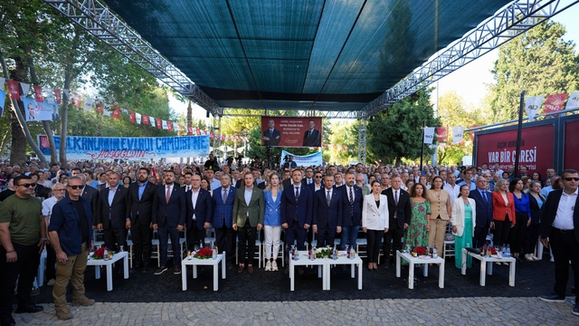 CHP Genel Başkanı Özgür Özel, İzmir'de toplu açılış ve temel atma töreninde konuştu: