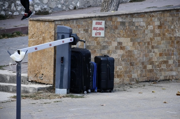 Bilecik'te valizlerini adliye otoparkında unutunca arandığı anlaşılan şüpheli gözaltına alındı