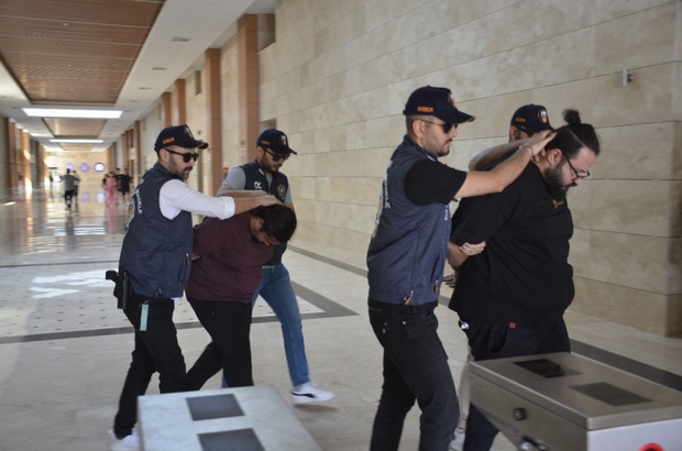 İki sosyal medya ünlüsüne 'müstehcenlik' tutuklaması