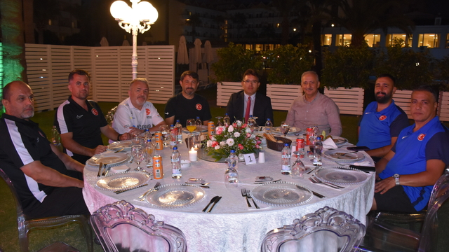 Marmaris'te protokol, Ampute Futbol Milli Takımı ile bir araya geldi