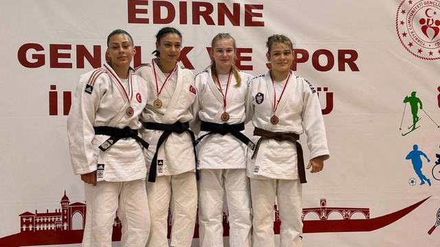 İzmir Büyükşehir'in judoda altın kızları