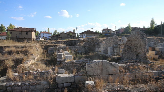 Sebastapolis Antik Kenti'ni tamamen gün yüzüne çıkarmak için çalışmalar sürüyor