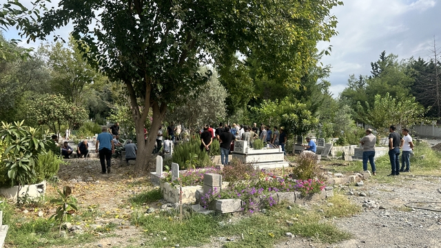 Hatay'da tırın çarpması sonucu ölen 4 yaşındaki çocuğun cenazesi defnedildi