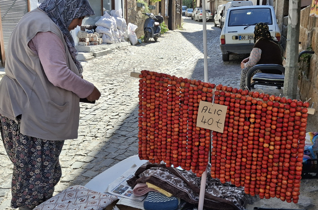 Sonbaharın vazgeçilmezi alıç, Beypazarı'ndaki tezgahlarda yerini aldı