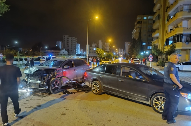 Adana'da iki otomobilin çarpışması sonucu bir kişi yaralandı