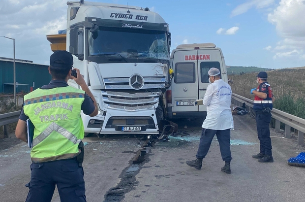 Adana’da TIR ile servis minibüsü çarpıştı; 4 ölü, 6 yaralı