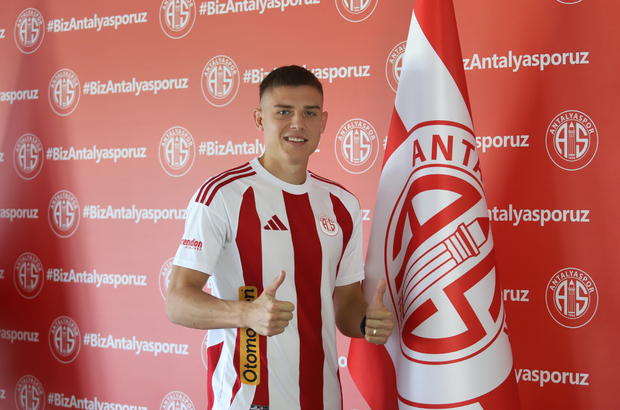 Antalyaspor, Petrusenko ile Abdurrahim Dursun için imza töreni düzenledi