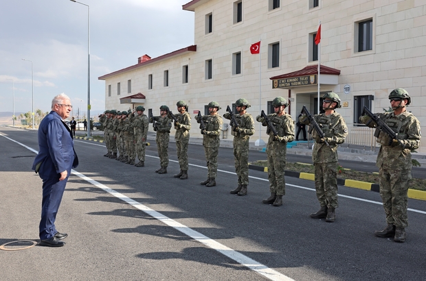 Bakan Güler, 17'nci Komando Tugay Komutan Yardımcılığında incelemelerde bulundu 