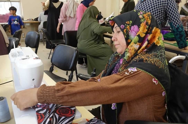 Gaziantep'te bedensel engelli kadın gittiği giyim kursuyla hayata tutundu