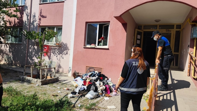 Çankırı'da evden 3 kamyon çöp çıktı