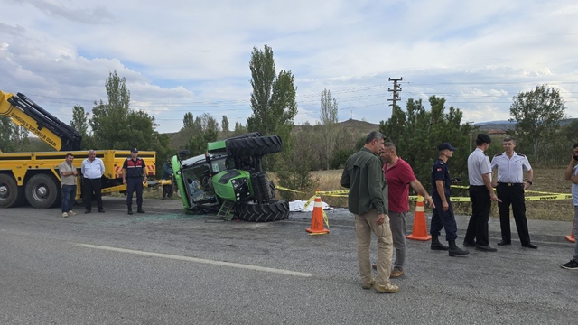 Çorum'da devrilen traktörün sürücüsü öldü, 1 kişi yaralandı