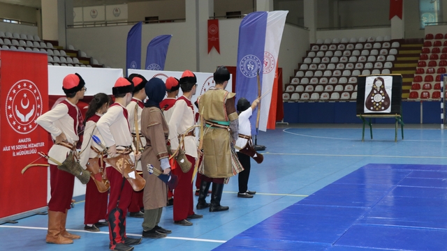 Amasya'da gaziler ile öğrenciler spor şenliğinde bir araya geldi