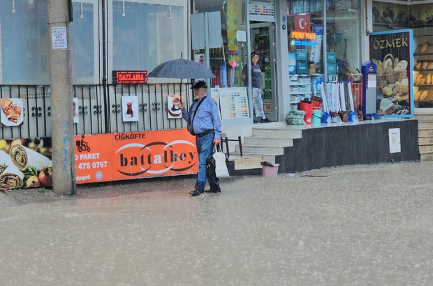 Zonguldak’ta sağanak etkili oldu; gazilere şemsiye tutuldu