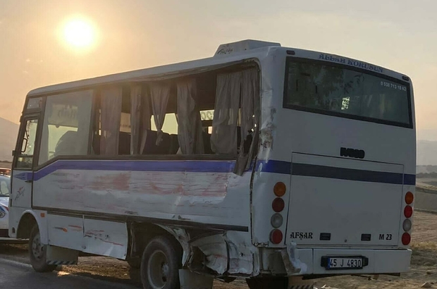 Tarım işçilerini taşıyan midibüs ile kamyonet çarpıştı: 1 ölü, 5 yaralı