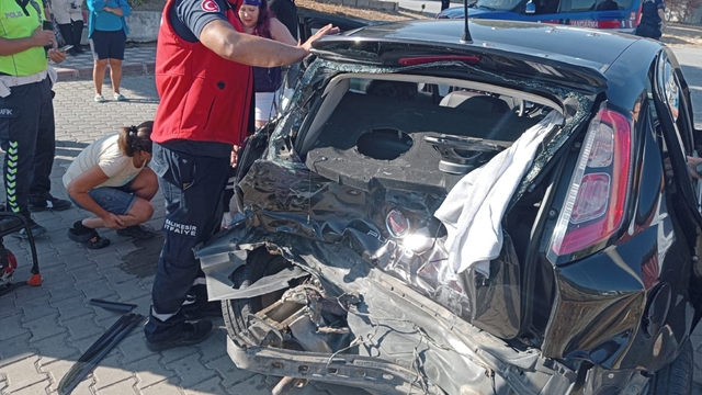 Edremit'te zincirleme trafik kazasında 4 kişi yaralandı