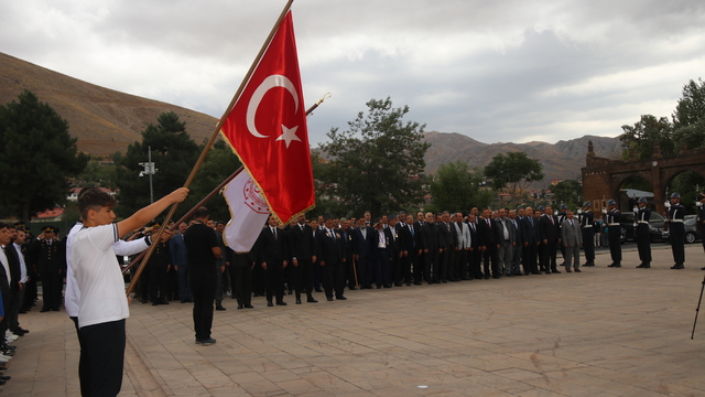 Van, Hakkari, Bitlis ve Muş'ta 19 Eylül Gaziler Günü kutlandı