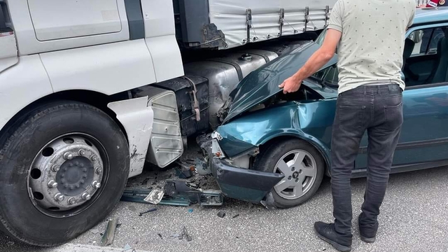 Amasya'da tırla çarpışan otomobildeki 5 kişi yaralandı