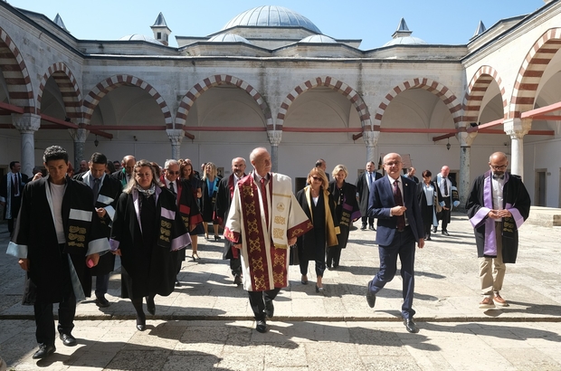 TÜ'de yeni yönetim ilk toplantısını Sultan II. Bayezid Külliyesi Sağlık Müzesi'nde yaptı