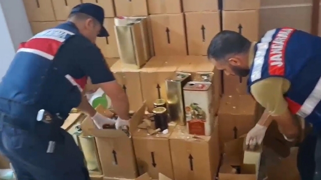 Balıkesir'de 3 bin 879 litre sahte zeytinyağı, 1800 kilo sahte bal ele geçirildi