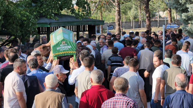 Bisikletiyle okula giderken çöp kamyonunun altında kalan Osman öldü (2)