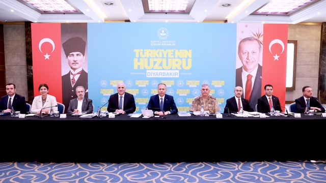 İçişleri Bakanı Yerlikaya "Diyarbakır Huzur ve Güvenlik Toplantısı"na katıldı