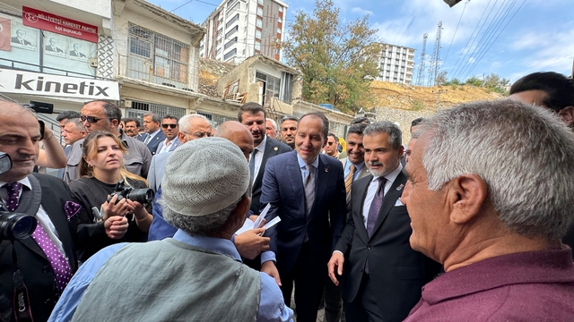 Yeniden Refah Partisi Genel Başkanı Erbakan, Elazığ'da ziyaretlerde bulundu
