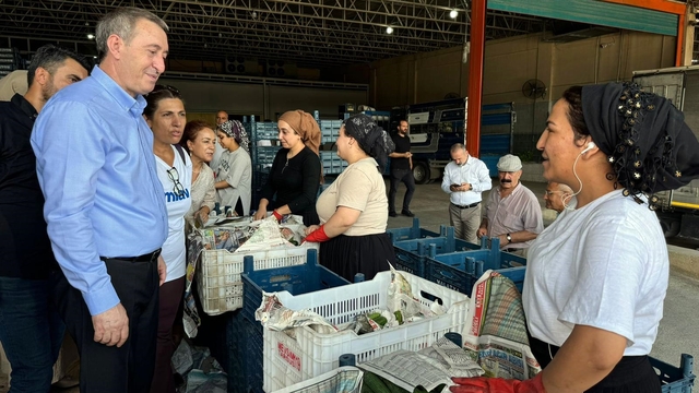 DEM Parti Eş Genel Başkanı Bakırhan, Mersin'de esnaf ve vatandaşlarla buluştu