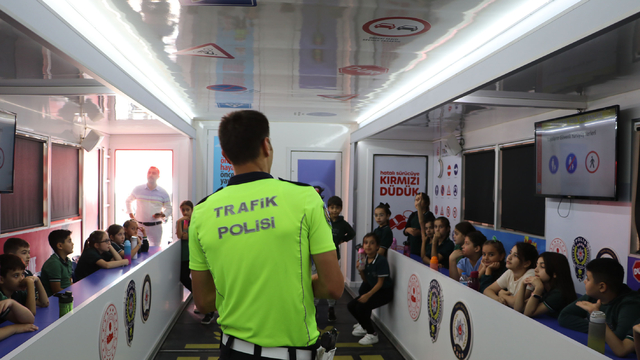 "Mobil Trafik Eğitim Tırı" ile Havza'da öğrencilere eğitim verildi