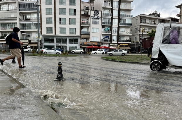 Sinop'ta sağanak etkili oldu, denizde hortum oluştu