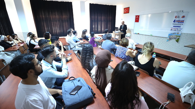 Mersin'de Uluslararası Eğitimde ve Kültürde Akademik Çalışmalar Sempozyumu sürüyor
