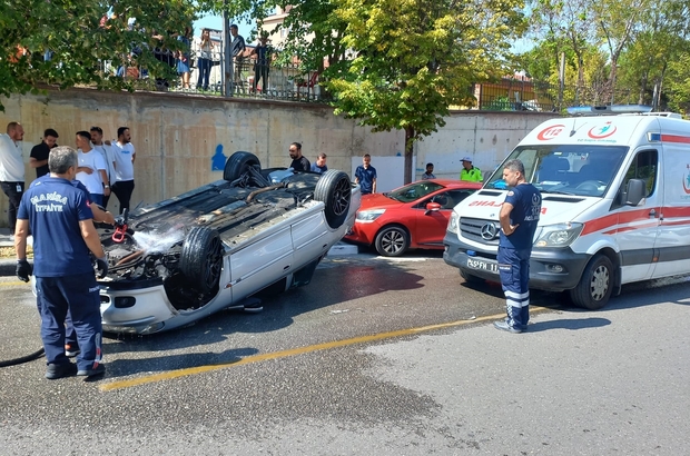 Manisa'da park halindeki araca çarpan otomobil takla attı