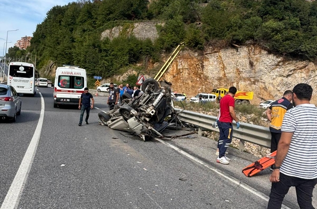 Zonguldak'ta bariyere çarpan hafif ticari aracın sürücüsü yaralandı