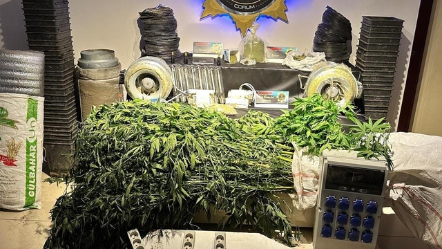 Çorum'da uyuşturucu operasyonlarında yakalanan 5 zanlı tutuklandı