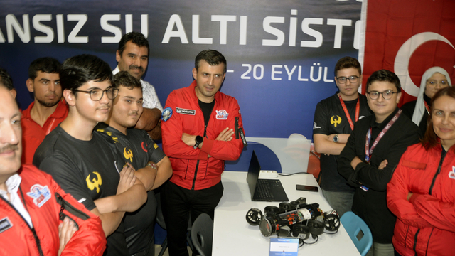 Selçuk Bayraktar Mersin'de gençlerle buluştu