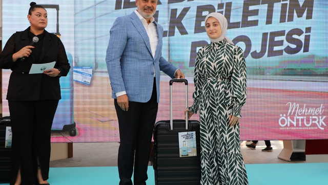 Hatay Büyükşehir Belediyesinden üniversiteyi kazanan öğrencilere destek