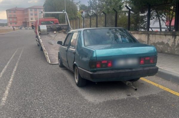 Erzurum'da abartı egzozlu otomobil sürücüsüne sosyal medya şikayetiyle ceza kesildi