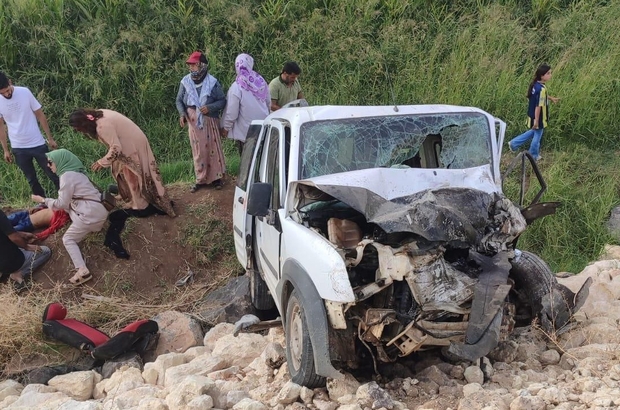 Şanlıurfa'da yolcu minibüsü ile hafif ticari araç çarpıştı: 1 ölü, 8 yaralı