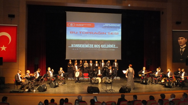 Sivas'ta Devlet THM korosu konser verdi