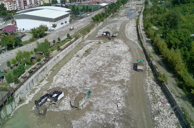 Sinop'ta DSİ, dere yataklarındaki rusubatın temizlenmesi için çalışma yapıyor