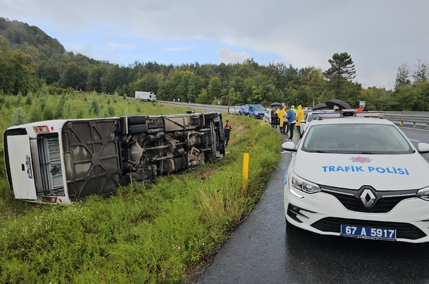 Zonguldak'ta yolcu midibüsü devrildi: 9 yaralı