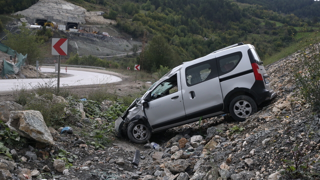 Kastamonu'da devrilen otomobildeki 5 kişi yaralandı